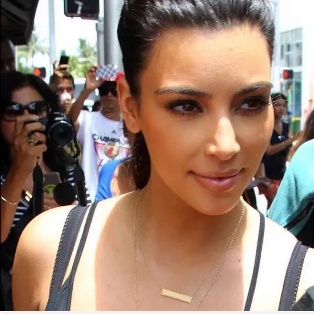 🔥GOLD BAR NECKLACE🔥Minimalist Statement Necklace Kim K - Picture 3 of 4